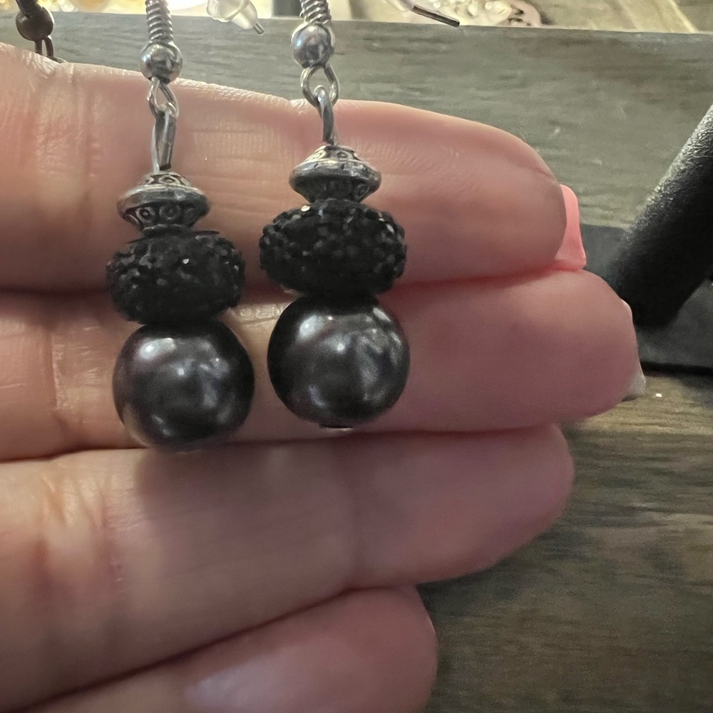 Black/grey pearlized earrings
